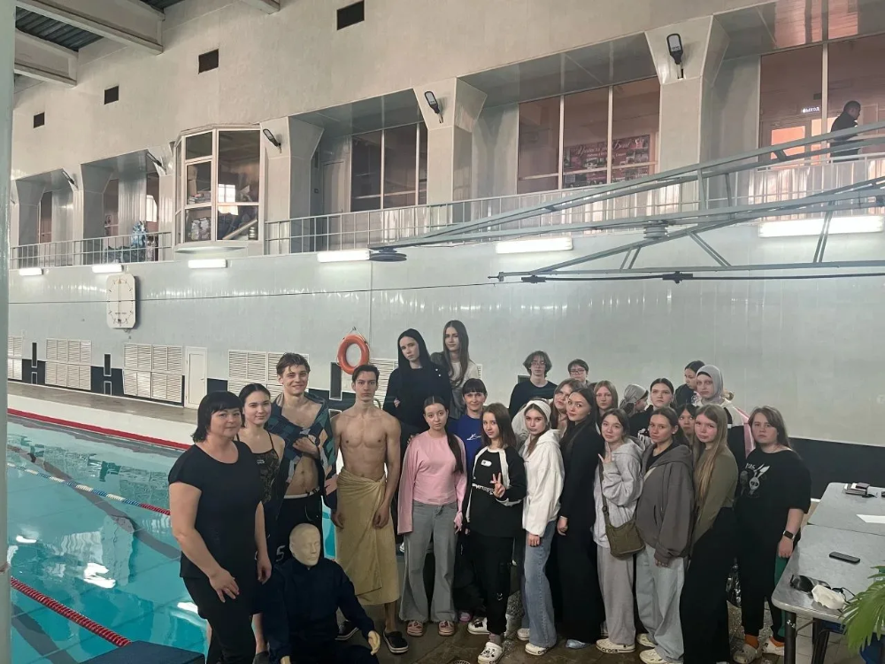 Мастер-класс по прикладному плаванию для будущих медицинских сестёр